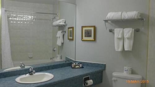 The Bridgeport Inn Fort Mcmurray Eksteriør billede