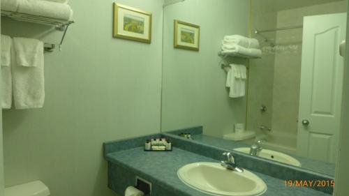 The Bridgeport Inn Fort Mcmurray Eksteriør billede